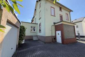 Mitten in Schwanheim - 3-Familienhaus zum vermieten oder selbst bewohnen – 60529 Schwanheim, Frankfurt am Main – Vorschaubild 1