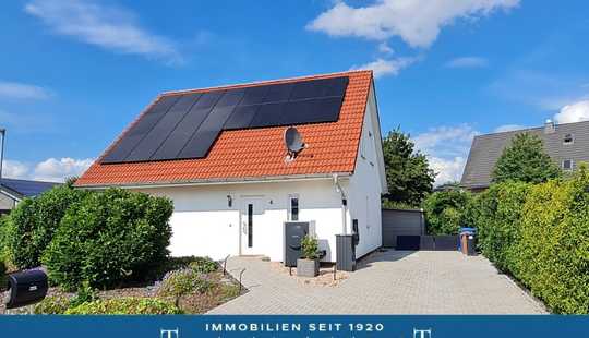 Bild von Energieeffizientes Wohnhaus mit Wärmepumpe, PV-Anlage & Wallbox auf tollem Grundstück