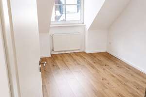 Frisch renovierte 4-Zimmer-Dachgeschosswohnung mit Balkon in ruhiger Lage – grasseler straße 90, 38110 Wabe-Schunter-Beberbach, Braunschweig – Vorschaubild 5