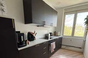Neuwertig ! Gut geschnittene 2­ Zimmer ­ Wohnung mit Stellplatz im Hof ! – Am Schloßpark 102, 65203 Wiesbaden – Vorschaubild 3