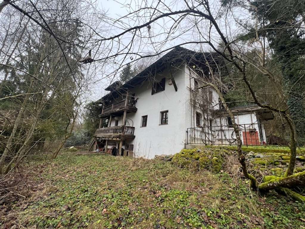 Immobilie in Auerbach - Idyllisches Anwesen (Baujahr 1690) auf ca. 32.000 m² großem Grundstück in absoluter Alleinlage - Bild 2