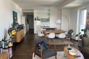 Moderne 4-Raum-Wohnung mit Balkon und zwei Bädern