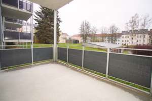 Helle, modern sanierte 3 Raum EG-Wohnung mit XXL-Balkon und Tageslichtbad – Zschopauer Straße 126, 9126 Bernsdorf, Chemnitz – Vorschaubild 1