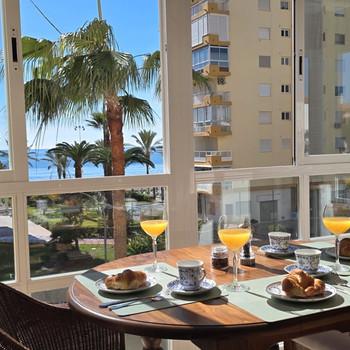 VERKAUFE GROSSE 3-SCHLAFZIMMER-WOHNUNG IN ALGARROBO COSTA