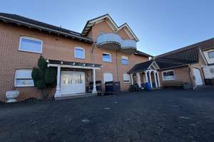 Mehrgenerationenhaus mit 3 großen Wohneinheiten, Doppelgarage, großem Grundstück in Hennef- Zentrum  – Am Steinweg 42, 53773 Hennef (Sieg) – Vorschaubild 28