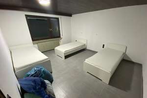 Große 140qm² 5-Zimmer-Whg, 4 Schlafzimmer mit 9 Betten, ideal für Arbeiter- oder Monteurtrupps – Die vollständige Adresse der Immobilie erhältst du vom Anbieter., 90475 Altenfurt, Moorenbrunn, Nürnberg – Vorschaubild 9