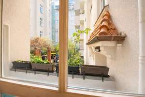 Solide Kapitalanlage im begehrten Charlottenburg: Vermietete Altbauwohnung mit Balkon – Fritschestr. 77, 10585 Charlottenburg, Berlin – Vorschaubild 4