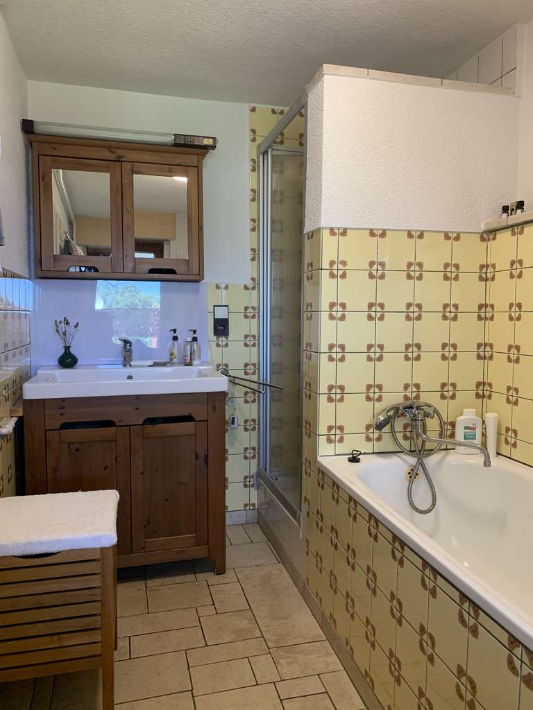 Immobilie in Sömmerda - Einfamilienh. mit  1867 m² Grundstück  u. zwei kleineren Gebäuden zu  verkaufen! - Bild 1