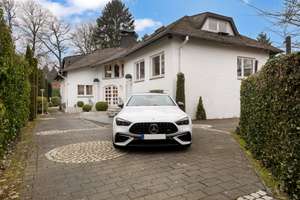 Edle Familien-Villa auf diskretem Traumgrundstück mit Indoor-Pool in Top-Lage von Großburgwedel – Die vollständige Adresse der Immobilie erhältst du vom Anbieter., 30938 Burgwedel – Vorschaubild 1
