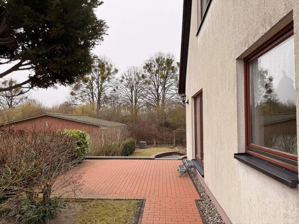 Immobilie in Neustrelitz - Einfamilienhaus mit Einliegerwohnung, Vollkeller & Doppelgarage (Erdbeeracker) - Bild 2