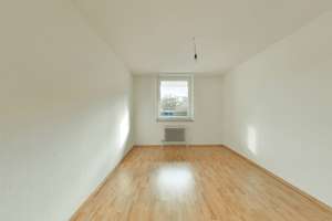 Helle 3,5 Zimmer-Wohnung mit 2 Balkonen in ruhiger Waldrandlage – Frankfurter Straße 20, 72760 Reutlingen-Mitte, Reutlingen – Vorschaubild 4