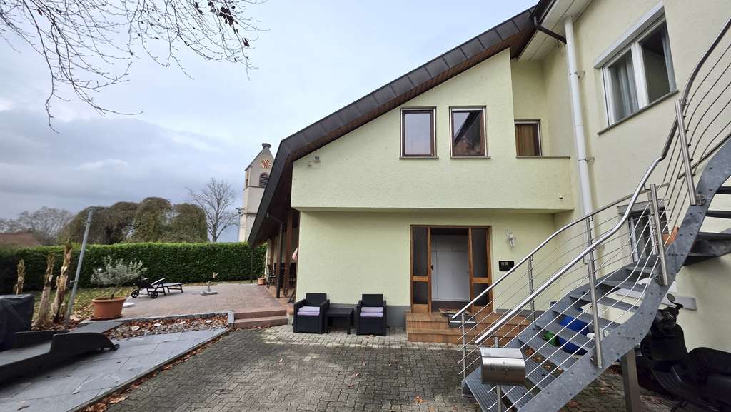 Immobilie in Efringen-Kirchen - Modernes Einfamilienhaus mit Garten, Terrassen und Garage in schöner Lage von Efringen-Kirchen - Bild 1