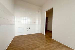 Praktisch geschnittene Familienwohnung mit Balkon! – Hamelner Straße 10, 6126 Westliche Neustadt, Halle (Saale) – Vorschaubild 3