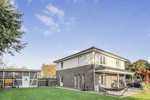 Hier werden Wohnträume wahr: Charmant und exklusiv - Villa mit modernstem Komfort. Absolutes JUWEL. – Die vollständige Adresse der Immobilie erhältst du vom Anbieter., 24803 Erfde – Vorschaubild 4