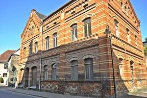KAPITAL-ANLAGE ! Im Herzen der Stadt - Wunderschönes MFH / Wohn- & Geschäftshaus, WFl. 363 m² – Die vollständige Adresse der Immobilie erhältst du vom Anbieter., 6647 Bad Bibra – Vorschaubild 1