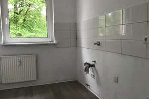 Wunderschöne 3 Zimmer Wohnung mit modernem Tageslichtbad und Balkon! – Von-der-Vogelweide-Str. 68, 45279 Freisenbruch, Essen – Vorschaubild 3