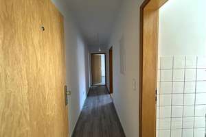 Renovierte 2 Zimmer Dachgeschosswohnung ab sofort!