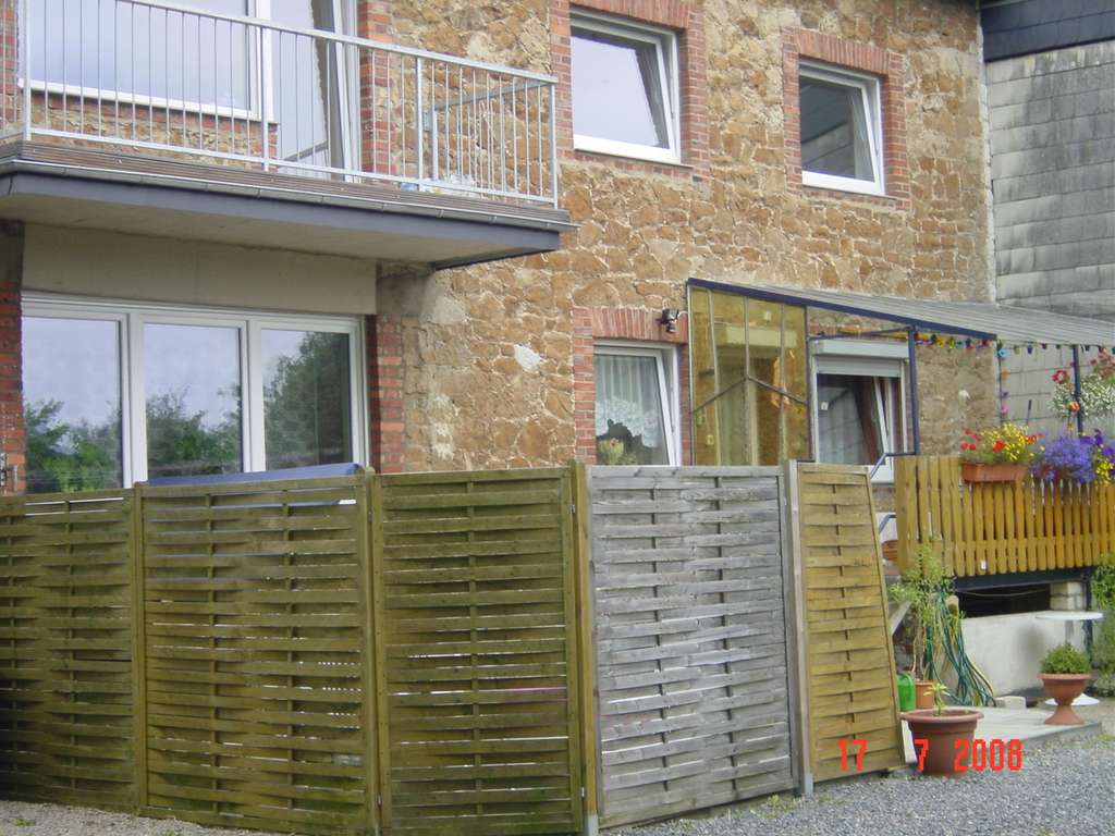 Immobilie in Stolberg - historisches MFH mit 3 Wohneinheiten, 4 Garagen, Stelllätzen und großem Gartenland - Bild 2