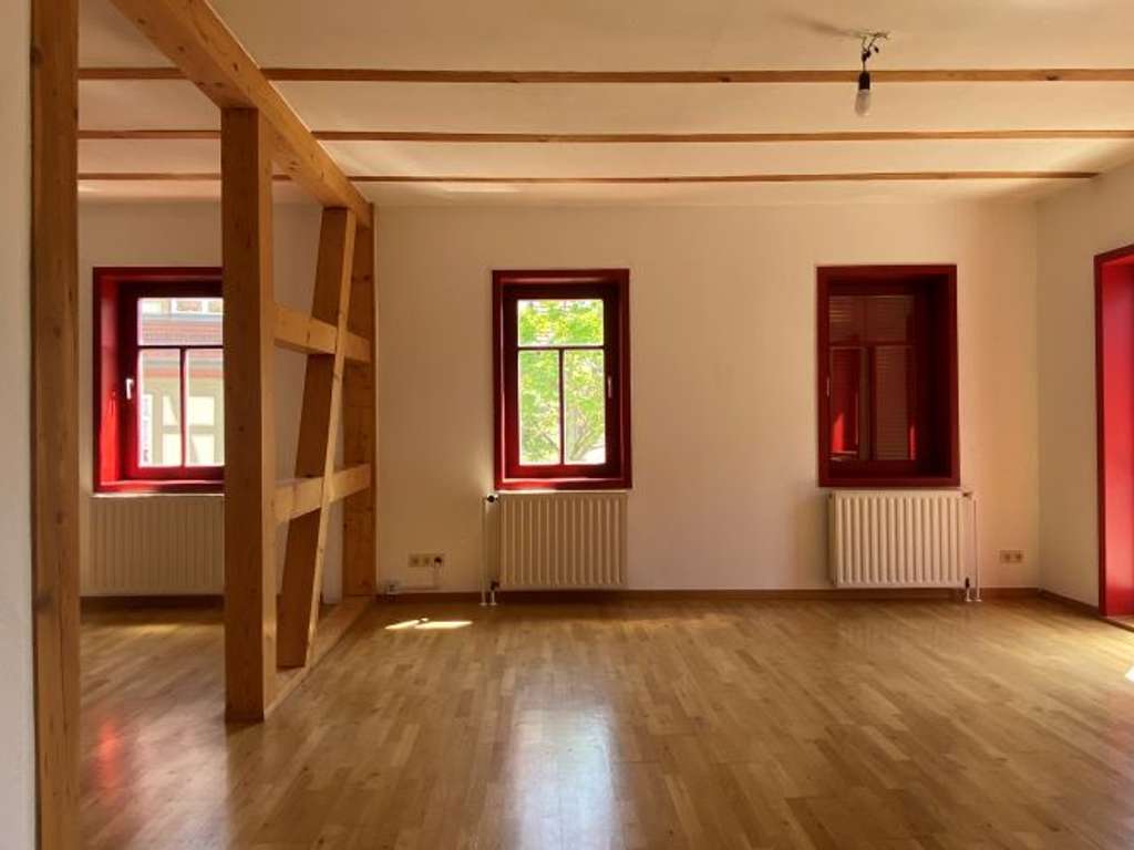 Immobilie in Schlaitdorf - Haus im Haus! Lichtdurchflutete 4-Zi-Maisonettewohnung mit Sonnenbalkon in Schlaitdorf! - Bild 4