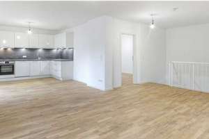 Stilvolle, geräumige 3-Zimmer-Loft-Wohnung mit Balkon und Einbauküche in Am Hart, München