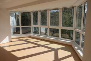 Eller, 62 qm  1. OG, 2 große Zimmer, KDB, Balkon verkehrsgünstig mit Bus zur Uni