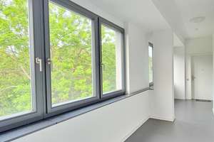 Helle, moderne Dachgeschosswohnung mit Süd-Balkon und Waldblick – Südostallee 126, 12487 Johannisthal, Berlin – Vorschaubild 5
