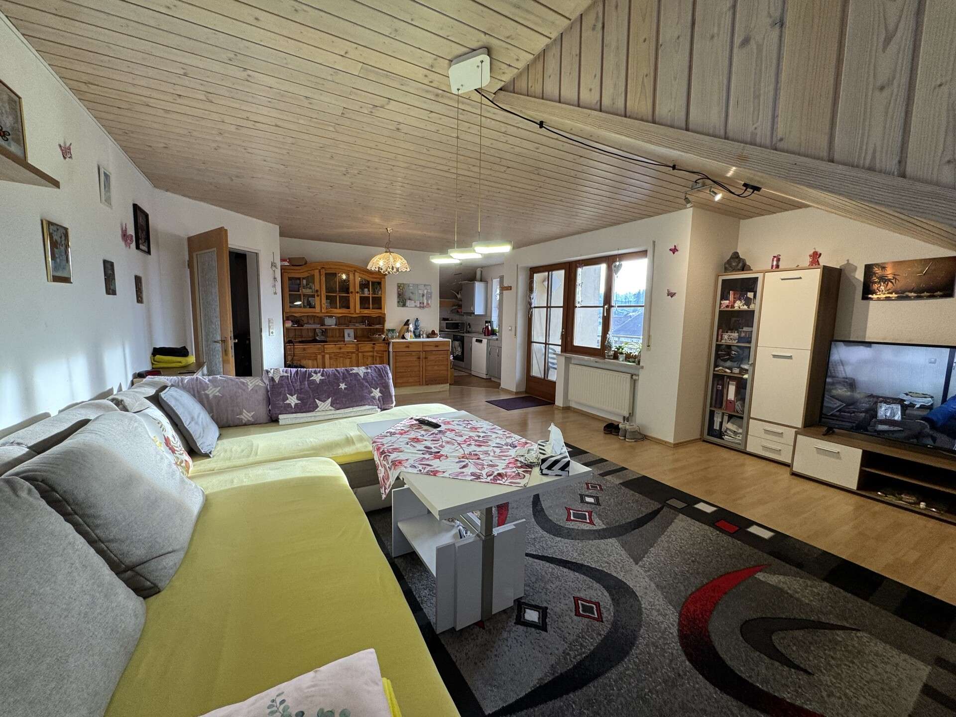 Immobilie in Bad Wurzach - Sonniges Dachgeschoss mit zwei überdachten Balkonen und Garage – Ihr Rückzugsort in Bad Wurzach - Bild 5