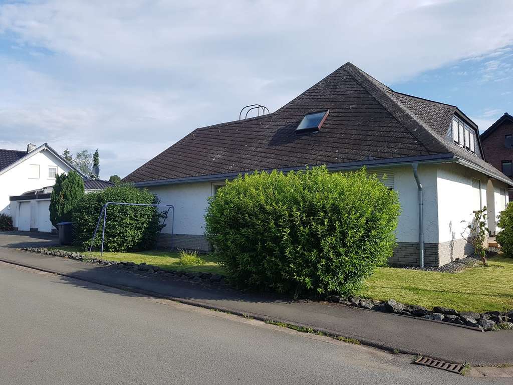 Immobilie in Vöhl - Großzügiges Haus mit Loggia und Patio - Vöhl Marienhagen  PROVISIONSFREI - Bild 2