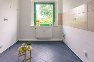 3-Raum-Wohnung in ruhiger Seitenstraße gelegen – Bahnstr. 43, 9116 Schönau, Chemnitz – Vorschaubild 1