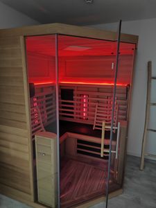 Neuwertiges KfW-55-Familienhaus mit Sauna, Doppelgarage & privatem Garten in Künzell