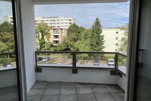 Gute Aussichten: Zwei-Zimmer-Wohnung mit Balkon (WBS erforderlich) – August-Dosenbach-Straße 11, 76189 Karlsruhe – Vorschaubild 8
