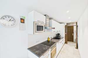 Sofort frei. Super Gelegenheit. Sehr gepflegte, mod. 2 Zimmer, Balkon, Aufzug, Stellplatz, 2 Keller – Stuttgart – Vorschaubild 11