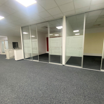 STOCK - Büro mit Glaselementen