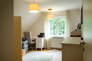 EINZIEHEN UND WOHLFÜHLEN. FAMILIENTRAUM MIT SONNIGEM GARTEN UND HOHER PRIVATSPHÄRE. – Ammerland (Kreis) – Vorschaubild 27