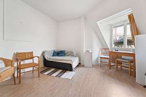 Charmante Altbau-Dachwohnung im Stuttgarter Westen – 3 Zimmer zum Selbstgestalten – Die vollständige Adresse der Immobilie erhältst du vom Anbieter., 70193 Vogelsang, Stuttgart – Vorschaubild 8