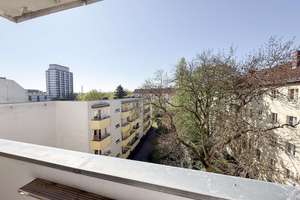 Bezugsfreie 2-Zimmer-Wohnung in Wilmersdorf, 4. OG mit Aufzug, Südwestbalkon, ruhige Straße, Keller – Die vollständige Adresse der Immobilie erhältst du vom Anbieter., 10715 Wilmersdorf, Berlin – Vorschaubild 2