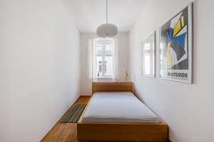 Ein Rückzugsort mitten in der Stadt – Stilvolle Altbauwohnung mit sonnigem Westbalkon – Die vollständige Adresse der Immobilie erhältst du vom Anbieter., 10117 Mitte (Ortsteil), Berlin – Vorschaubild 8