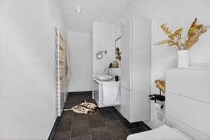 Exklusiver Wohntraum für die ganze Familie – stilvoll, hochwertig und energieeffizient – Die vollständige Adresse der Immobilie erhältst du vom Anbieter., 42651 Solingen-Mitte, Solingen – Vorschaubild 21