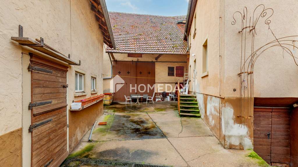 Immobilie in Bergtheim - Großzügiges Zweifamilienhaus mit Scheune, Werkstatt und Ausbaureserve 
 - Bild 1
