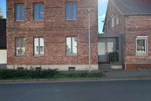 8-Zimmer Haus mit ca. 103 m² Wohnfläche in Lieskau – Hallesche Straße 25, 6198 Lieskau – Vorschaubild 1