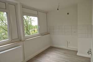 Die gefällt mir: günstig geschnittene und renovierte 2-Zimmer-Wohnung mit Balkon!