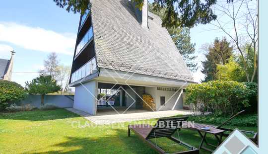 Bild von Provisionsfrei für Käufer: Architektenhaus mit Designmöbeln, Kunst & Burgblick