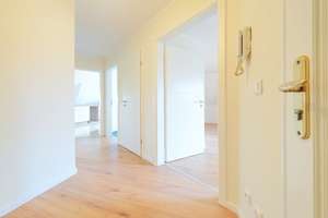 Attraktive 2-RW* DG* West-Balkon* moderne EBK* Tageslichtbad mit Wanne* Abstellraum* grüne Wohnlage* – Stephensonstraße 1, 1259 Leuben (Stadtteil), Dresden – Vorschaubild 12