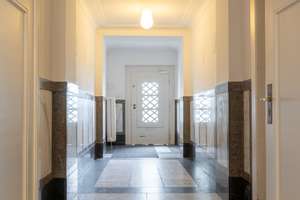 Rheinfront Df.-Golzheim: Herrschaftliches Stadtpalais mit 4 Großwohnungen