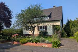 Freistehendes, großzügiges Einfamilienhaus mit Garage und großem Garten in 53572 Unkel – Die vollständige Adresse der Immobilie erhältst du vom Anbieter., 53572 Unkel – Vorschaubild 1