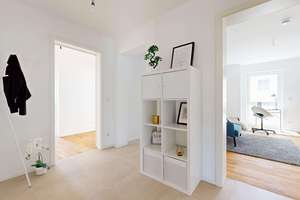 Moderne 4,5-Zimmer-Wohnung mit 2 Balkonen in attraktiver Münchner Lage – Die vollständige Adresse der Immobilie erhältst du vom Anbieter., 81243 Aubing-Süd, München – Vorschaubild 4