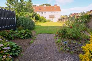 Großzügiges Reihenendhaus als Zweifamilienhaus mit viel Platz im Garten! – Die vollständige Adresse der Immobilie erhältst du vom Anbieter., 33609 Heepen, Bielefeld – Vorschaubild 2