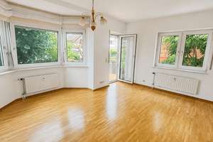 Wohnen im Erdgeschoss – 2,5 Zimmer mit Balkon und Garage