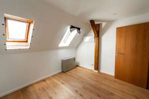 Elegante 4-Zimmer-Dachgeschosswohnung mit Charme – Lichtdurchflutet in Esslingen – Die vollständige Adresse der Immobilie erhältst du vom Anbieter., 73728 Innenstadt, Esslingen am Neckar – Vorschaubild 7