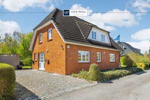 Helles Einfamilienhaus mit 5 Zimmern in Randlage und sonnigem Garten mit Blick ins Grüne